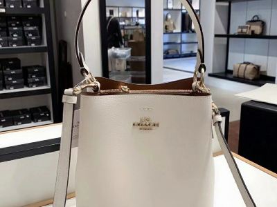 上海coach 香港广场淮海中路店 购物攻略 Coach 香港广场淮海中路店 物中心 地址 电话 营业时间 携程攻略