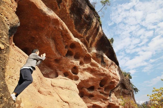 都峤山庆寿岩风景区