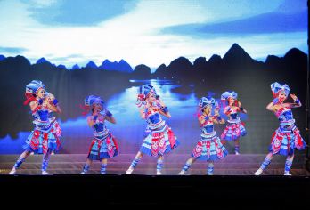 阳朔漓江画廊古镇+印象刘三姐/千古情一日【8人小团/私家团】【[8人小团]真小团不超8人，真纯玩无车上推销。[私家团]一单一团，时间景点可按需调整，本地玩家带你嗨】