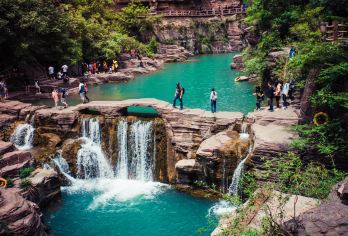 【郑州出发】云台山+红石峡一日游【，三环内接】【景点：云台山含景交(红石峡、泉瀑峡、潭瀑峡、猕猴谷、茱萸峰、叠彩洞、玻璃栈道)。】