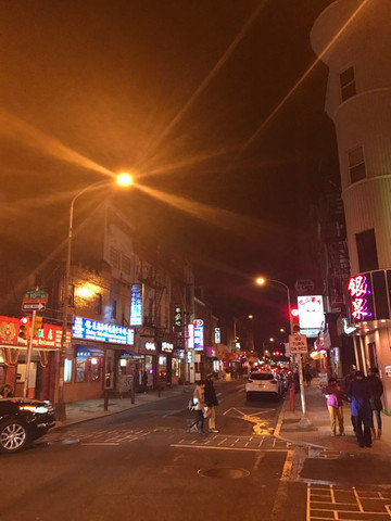 夜晚到费城 唐人街吃中餐 路上遇到很多中国人 感觉就像国内一样 费城游记攻略 携程攻略
