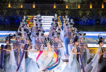 《长恨歌》演出半日游【长恨歌套餐/多场次选择/含返程车】【《长恨歌》演出多场次、多区域、任意选择，含返程车让您出游更省心~】