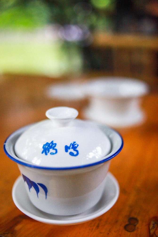 在这里,可以喝到地道的老成都盖碗茶