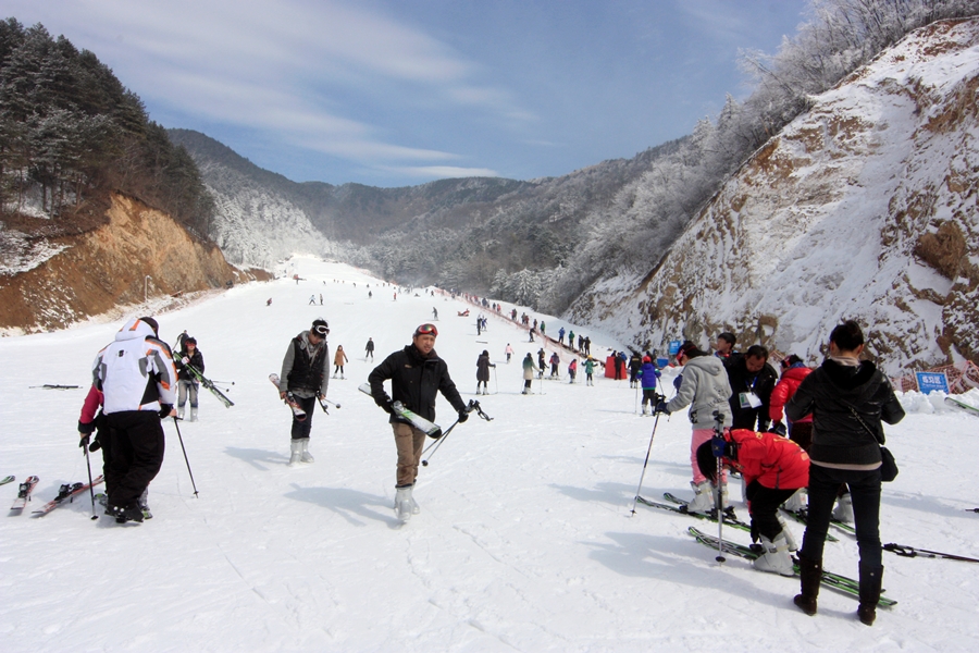 滑雪人口_哈尔滨 亚布力 雪乡 长白山7日5晚跟团游 长白山免费升级一晚五星温