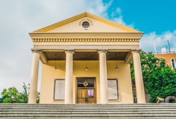 【16人团旅拍下午茶】厦门鼓浪屿含船票+岛内接送+导游精讲【[丰富行程]鼓浪屿深度探秘，经典万国建筑博览+打卡世遗鼓浪屿！】