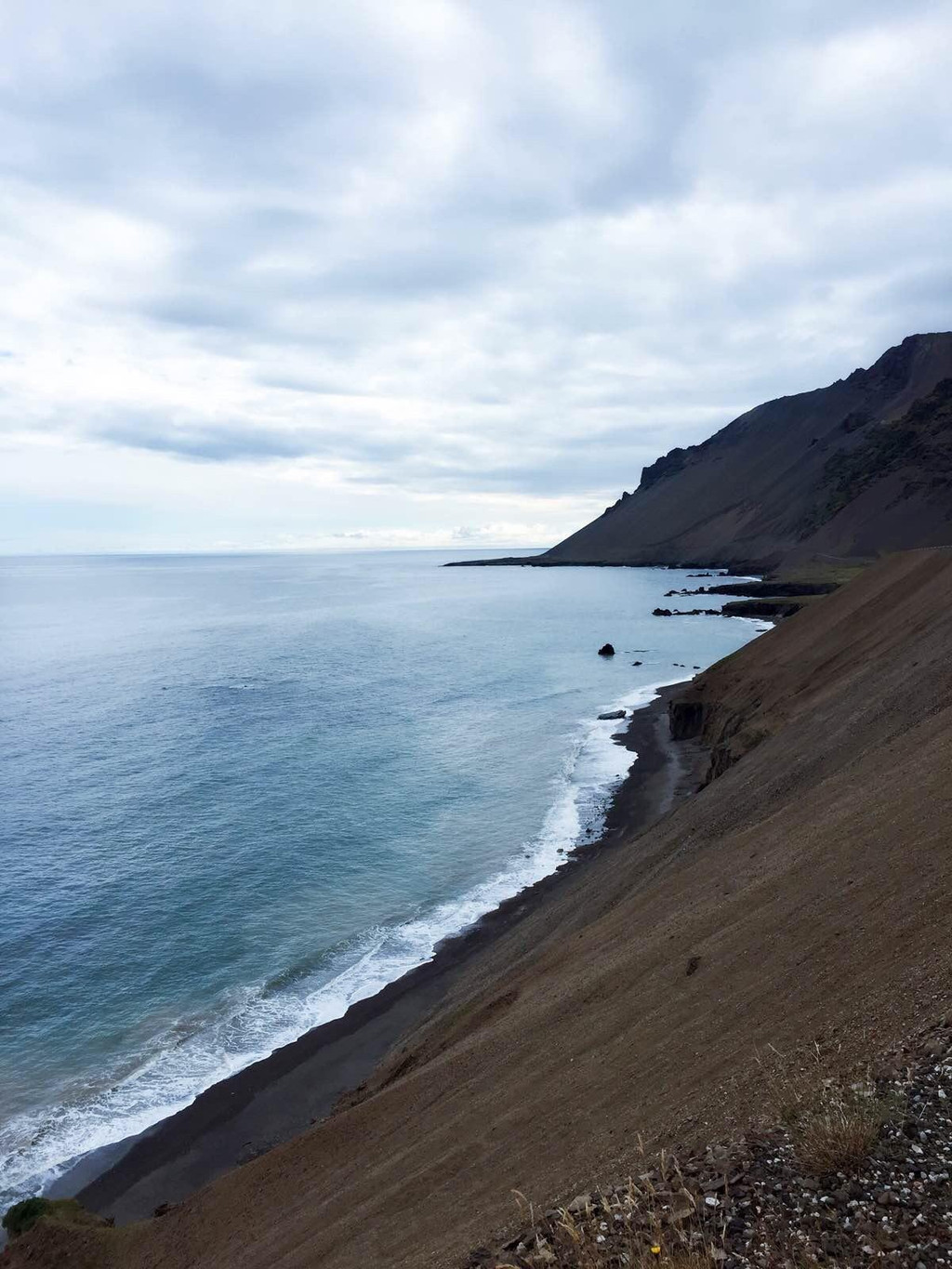 今天主要是在路上,我們沿著冰島1號公路行駛,不過大巴司機和劉導為了