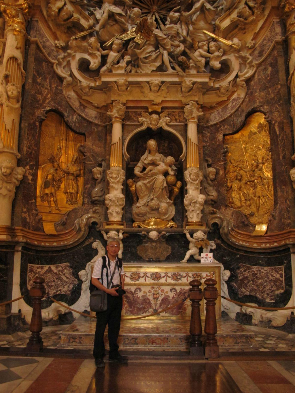 雕像最多的哥特式教堂图片