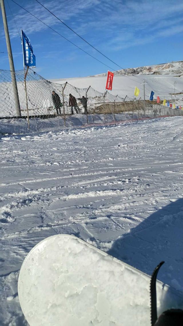 伊宁县开心滑雪场图片