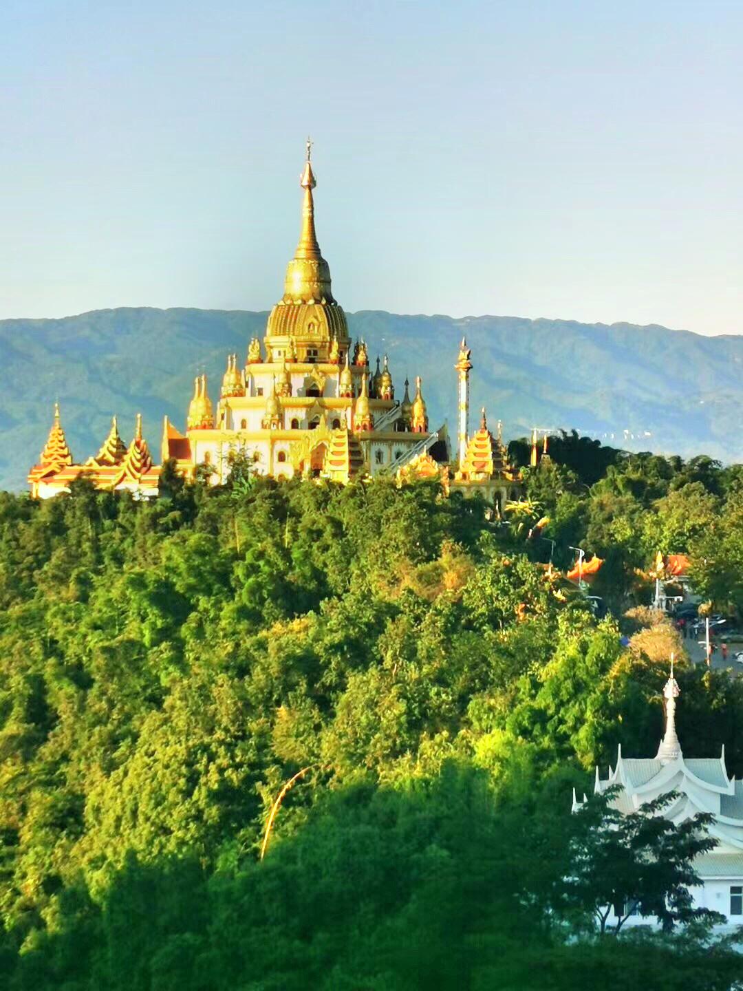 曼崩铜塔