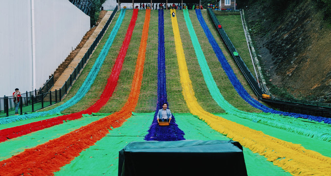 奥陶纪的儿童欢乐谷,这里聚集了很多娱乐