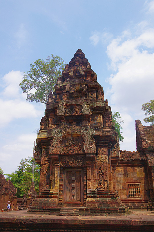 刺绣石雕 微笑高棉 虚实空间 留白人生 领悟废墟