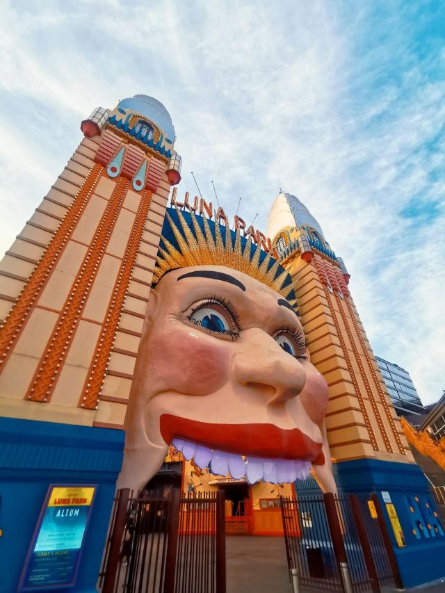 在luna park玩旋转木马,看超美日落  luna park,月神公园,或者叫露娜