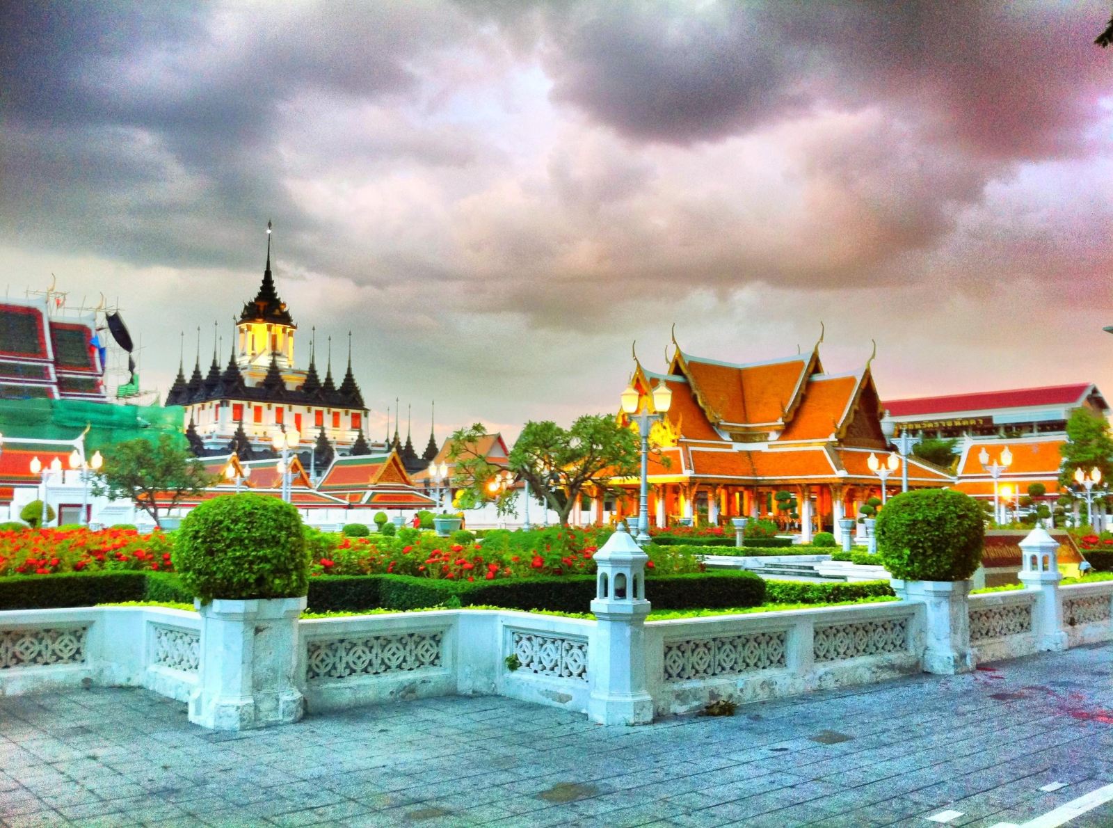 泰国曼谷 金属宫殿 Loha Prasart