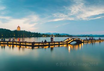 杭州雷峰塔+西湖游船+灵隐寺+飞来峰景区纯玩一日游【老牌旅行社，承诺无强制消费，没有隐形消费，甄选好线路；】