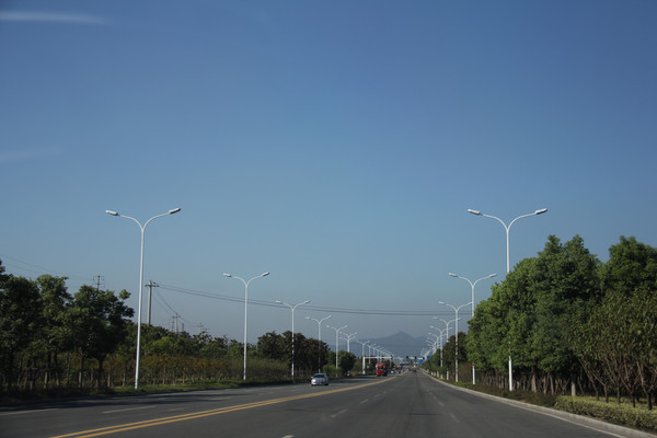 穿过宁国市区,路边就能看到宣传栏介绍"皖南川藏线"的地图和各景点.