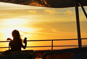 北海银滩+沙画剧院+侨港+北海老街+冠头岭一日游【精致小团】【精选北海具有代表性的景点，一天时间深度游玩北海精华】