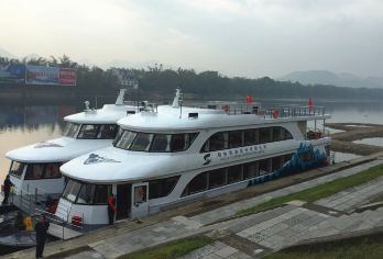 桂林漓江正航三星游船+相公山一日游【私家团包车出游】【[享受特惠演出票]印象刘三姐或桂林千古情，特惠演出票请咨询客服】