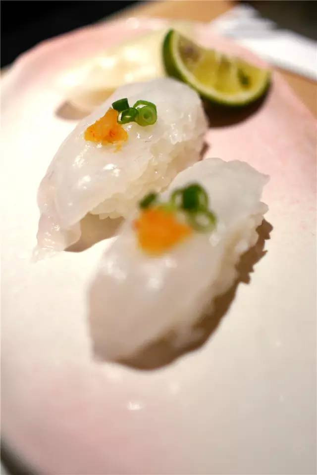 第四道是河豚寿司,这个不多说了.