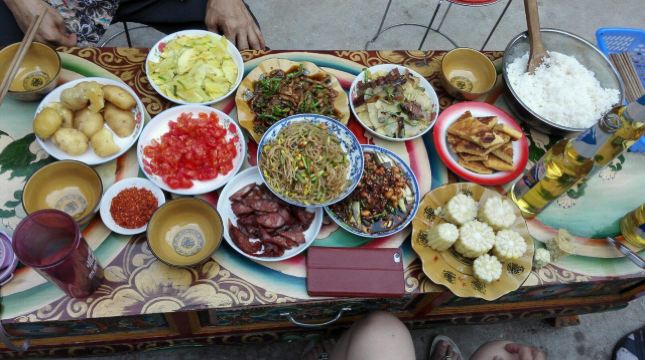布布措家的晚餐,全是门前屋后地里的产品,够有机,够丰盛吧.
