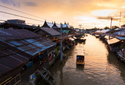 曼谷小众景点安帕瓦水上市场+美功铁道市场一日游【可加大皇宫】【不使用打车软件，12座保姆车，纯玩拒绝走马观花】