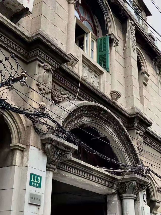 在乔家路上见着了民国时期蛮有名的梓园,在乔家路113号,是著名书画家