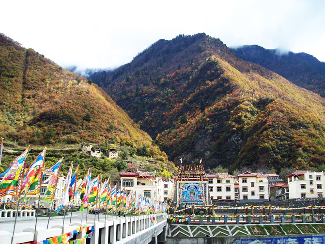 阿坝县有多少人口_众多国家级风景 遗落在阿坝的外星秘境,神仙居住的避世古(2)