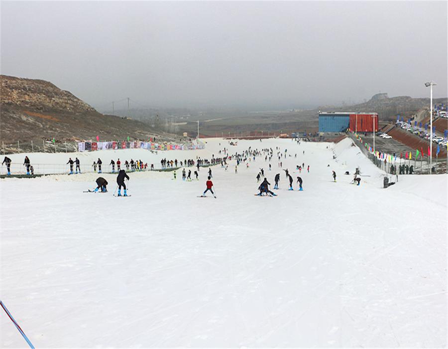 绿鑫春滑雪场