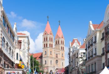 青岛市内9大景区/2-8人小团含游艇船票/纯玩无购物无自费【欣赏万国博览[八大关 ]&网红[天主教堂|]& 感受青岛魅力|[ 信号山 栈桥]】