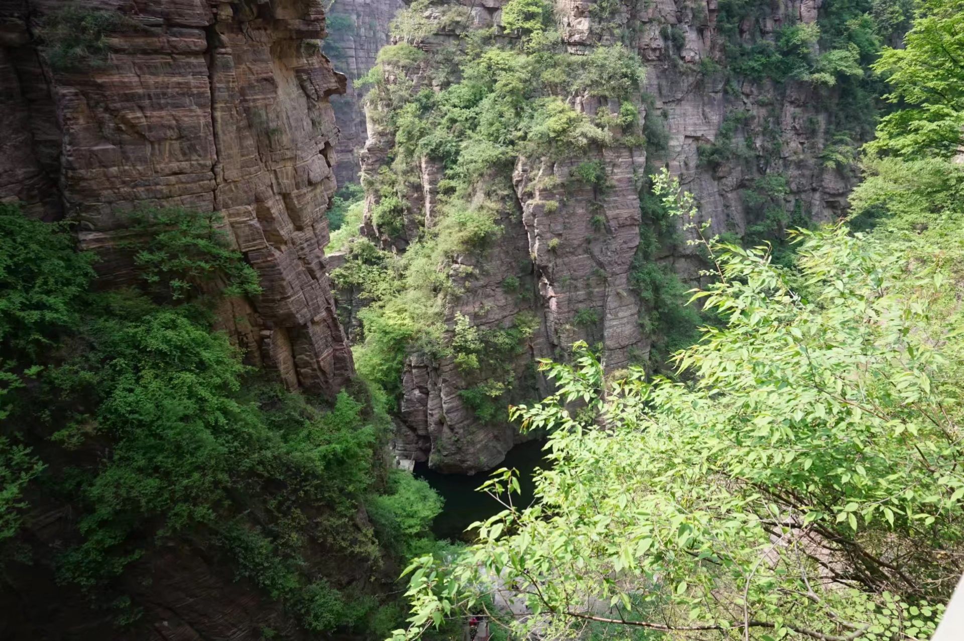 红岩大峡谷