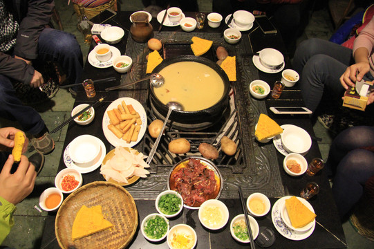 day8: 虎跳峡 墨脱石锅火锅 飞回杭州