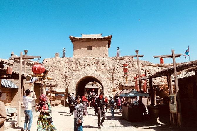 最为经典的想必就是大话西游里的片段,至尊宝和紫霞仙女站在城墙之上.