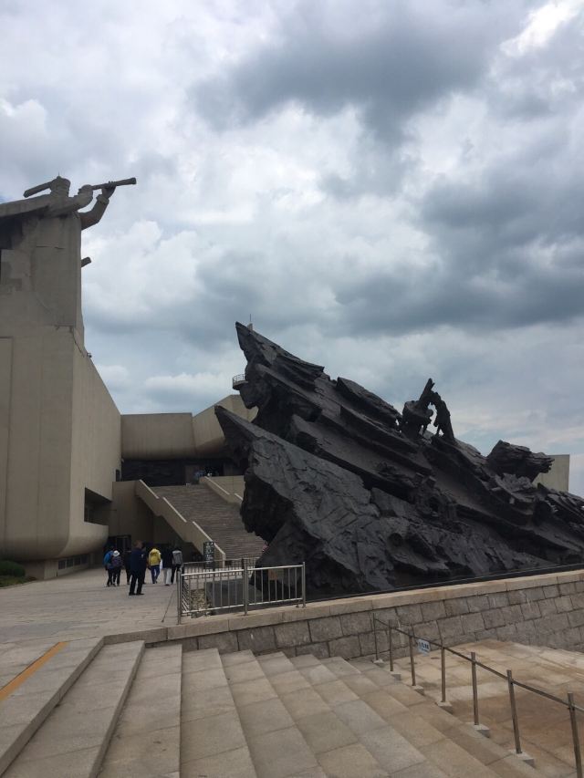 北洋海军忠魂碑