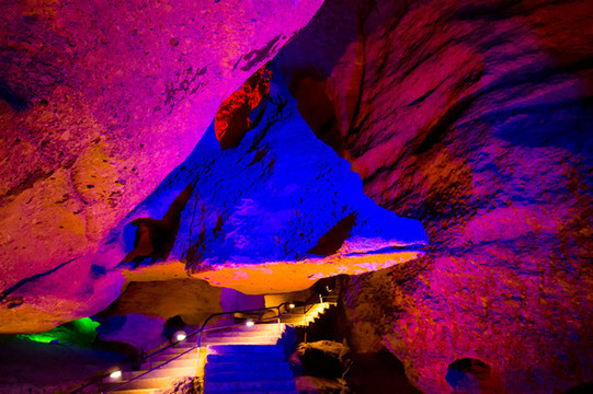 18℃溶洞避暑——卧龙洞