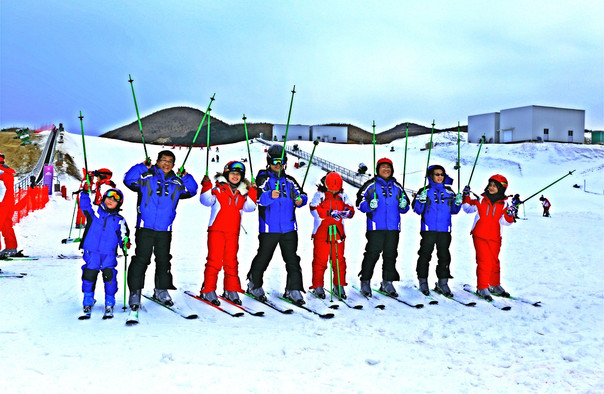 桂林天湖冰雪世界滑雪场