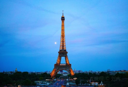 法国巴黎夜游埃菲尔铁塔凯旋门塞纳河卢浮宫蒙帕纳斯大厦8人小团【巴黎醉美夜景三小时体验之旅】