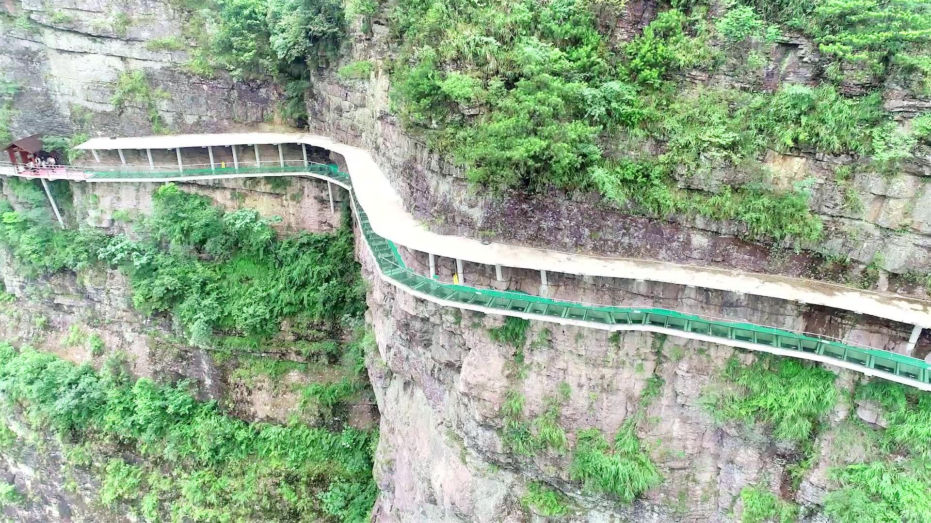 巴勒瑶族高山玻璃栈道