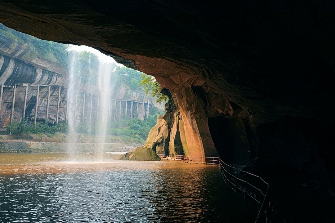 洞窝峡谷风景区