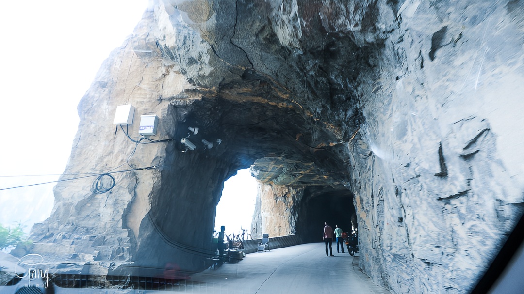 神龙湾挂壁公路观景台