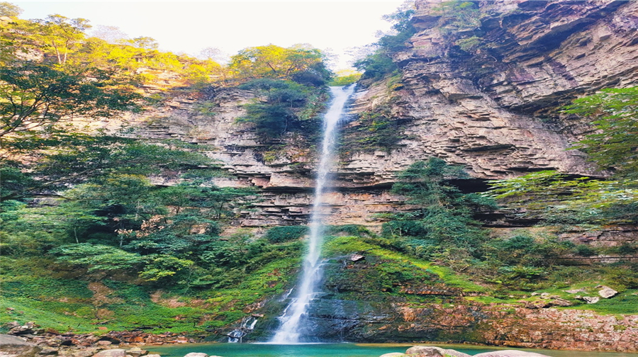 夹缝岩景区