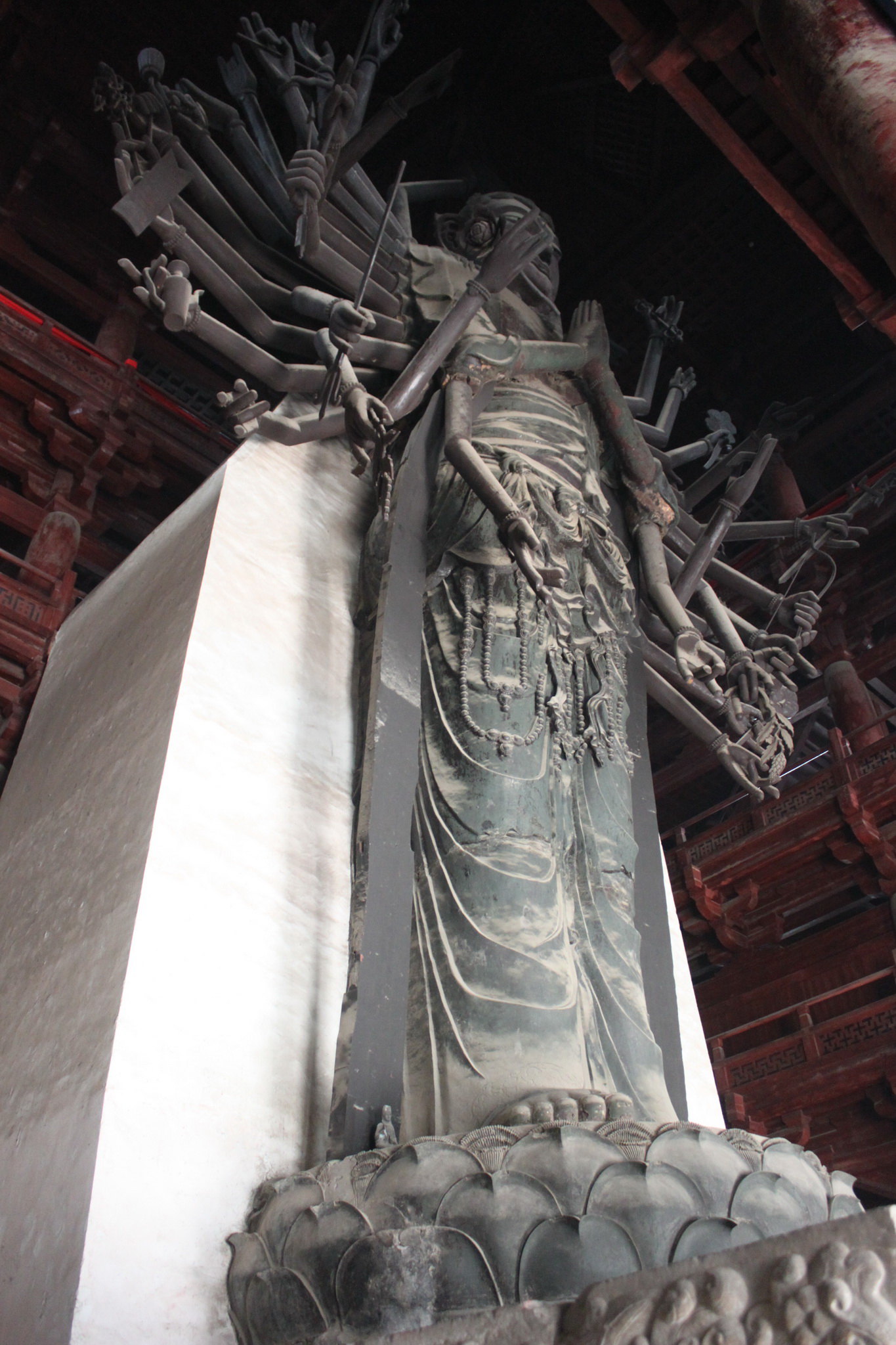 隆兴寺大悲阁铜铸千手观音 隆兴寺