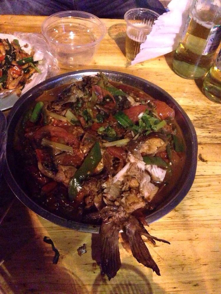 看完刘三姐去吃了个宵夜,啤酒鱼,还不错. 阳朔