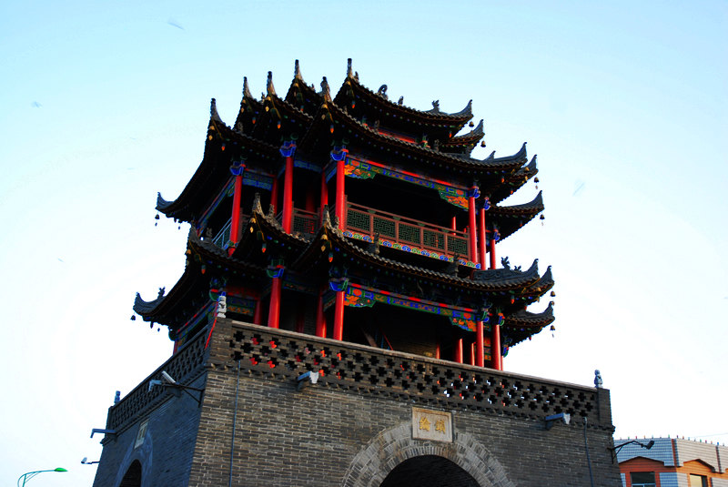 在大街上走了走,平罗县比清水河县可强多了,像个县城的样子.