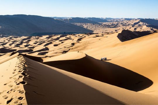 必鲁图沙峰(必鲁特峰)  看看下面的一个个手印