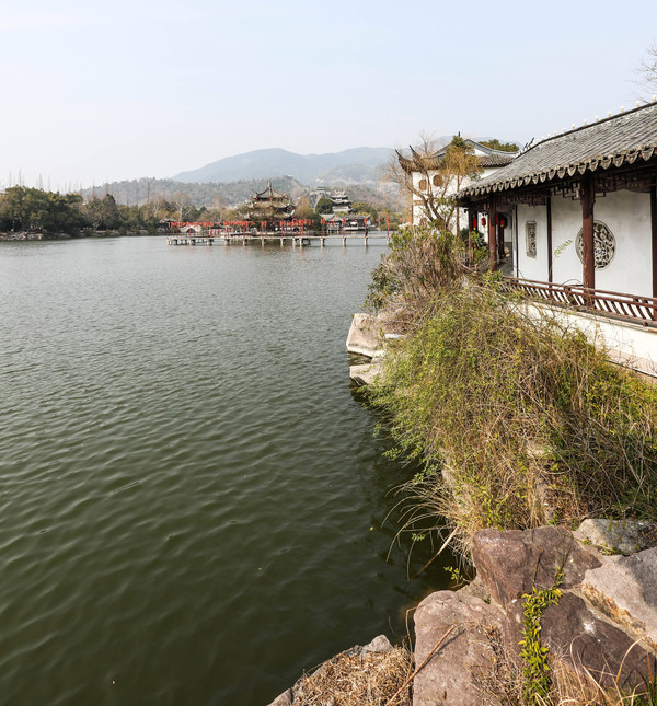 又如黃岩九峰公園,選址在黃岩東郊1.