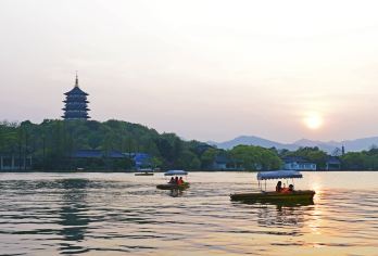 杭州西湖游船+雷峰塔上午半日游【导游讲解 纯玩含所有门票】【[保证纯玩]没有购物安排，没有强制消费，没有隐形消费，行程轻松，安排合理。】