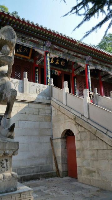 玉泉院,一个道观,全真教,里面亭台楼阁,风景优美,散散步很棒,虽说是与