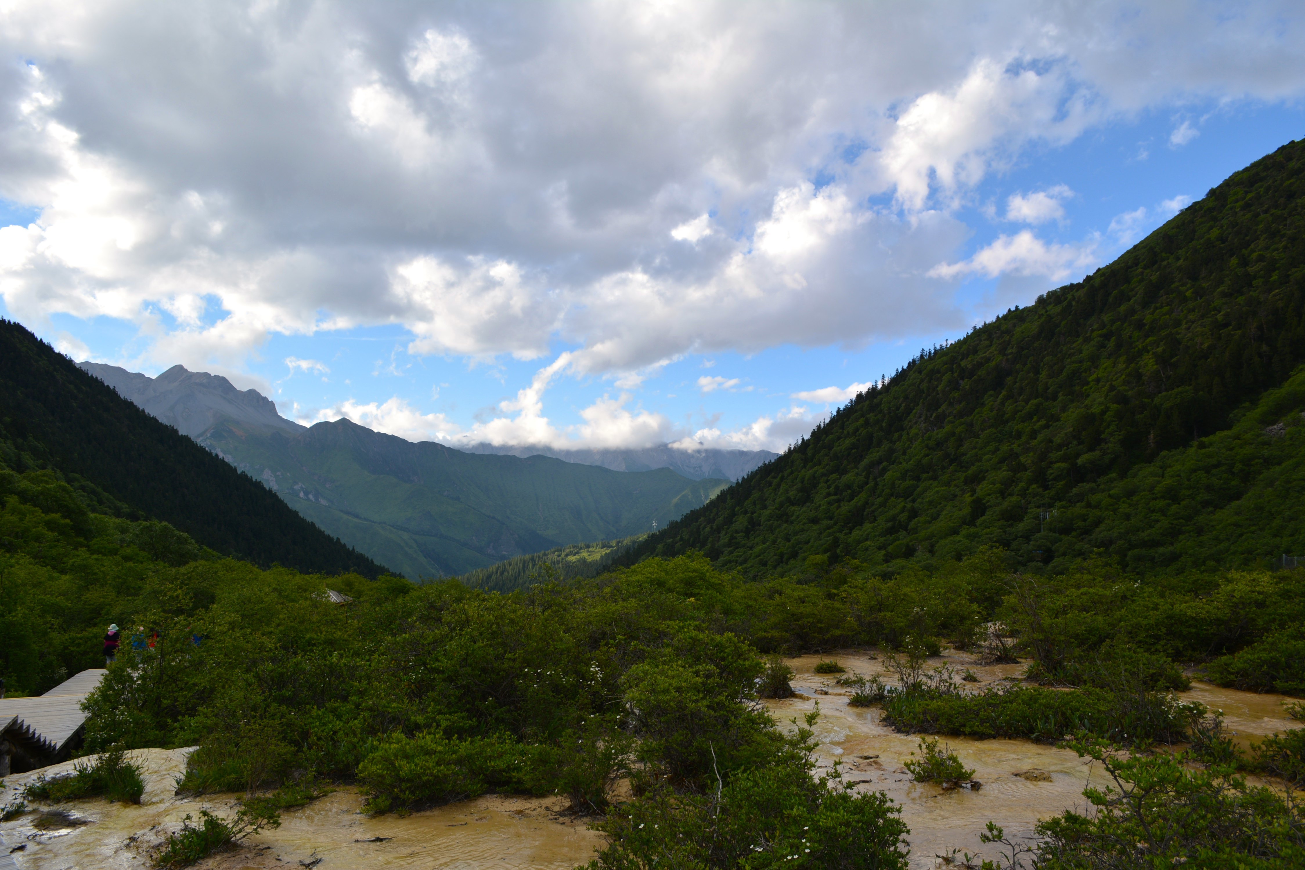 day3: 黃龍景區海拔較高,最高處五彩池約4000m.