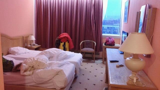 酒店床有点小,翻身不方便 park inn