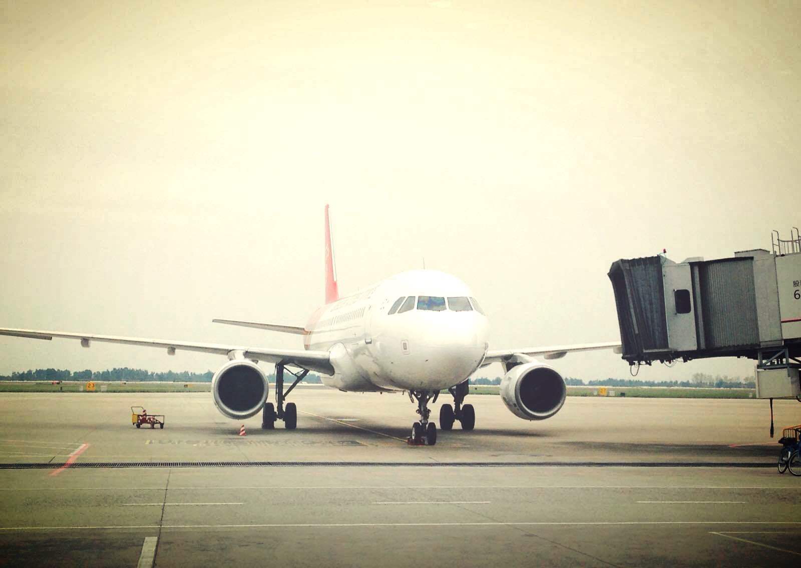 拍摄于候机室的飞机 温州永强机场