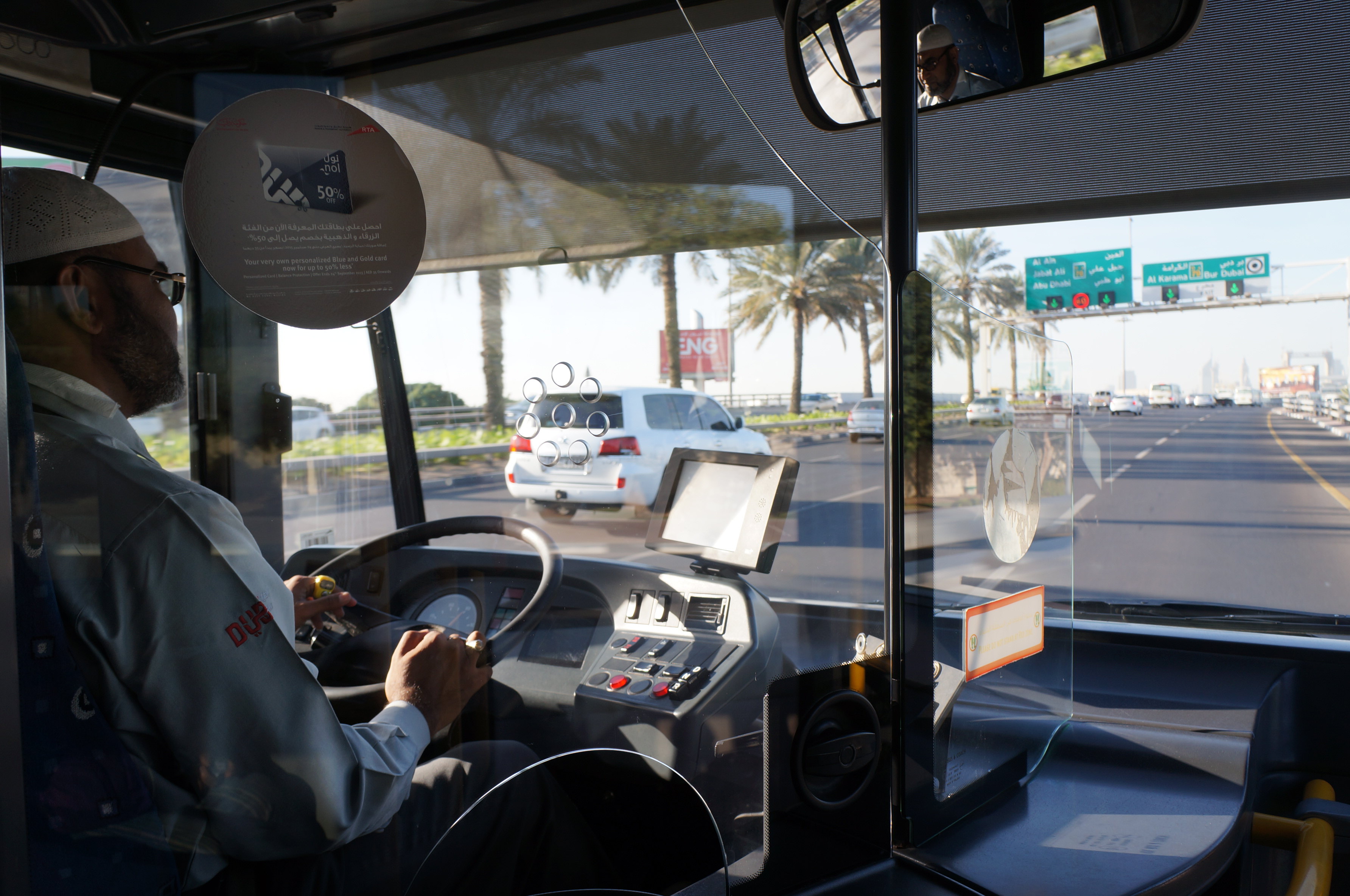 2)搭乘公交车到位于迪拜老城的阿法迪历史街区(al fahidi district)